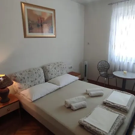 Studio In Town Centre Appartement Omiš