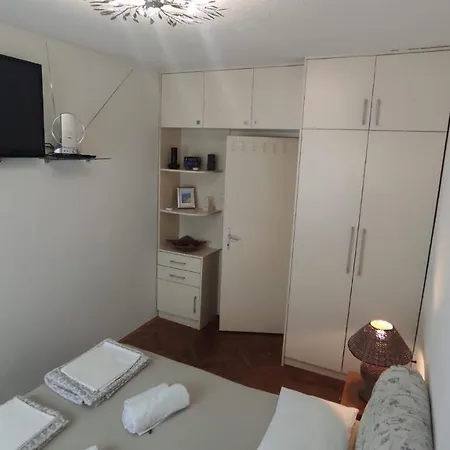 Studio In Town Centre * 奥米什